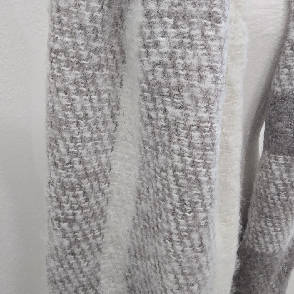 Lauren Conrad Gray Scarve Long Thick Warm Winter One Size - Picture 2 of 6